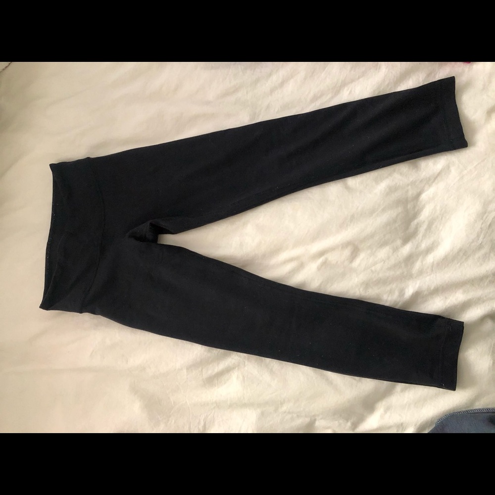 Lulu lemon black cropped workout pants